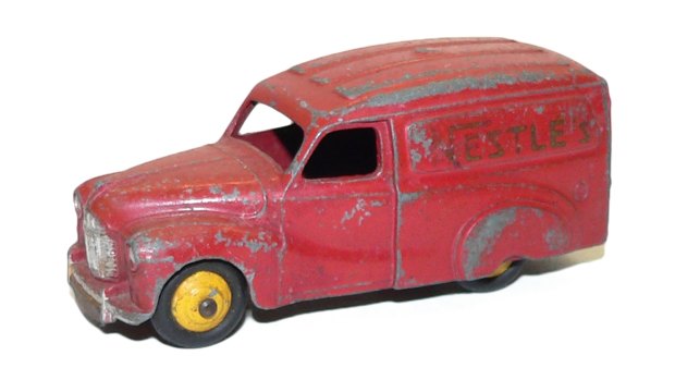 Dinky 471 Austin Van "Nestles". Considerable paint loss, lettering all but rubbed off, much rust on base plate. Poor/fair condition. Estimated price: $40-$80. Starting price $20. Sold for $14.