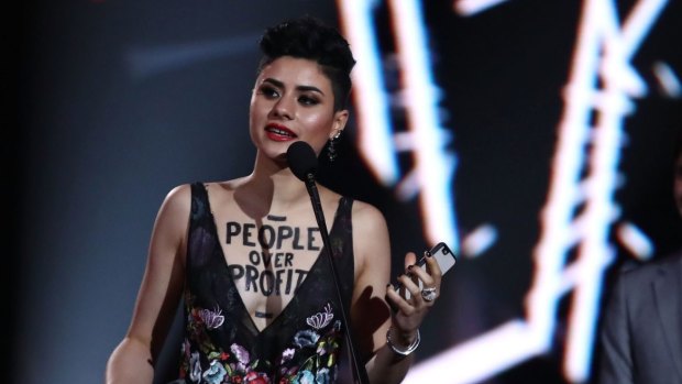 Montaigne accepts her ARIA for Breakthrough Artist with a political message painted on her chest. 