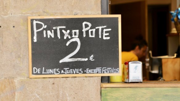 A sign advertising a pintxo and a pote (drink).