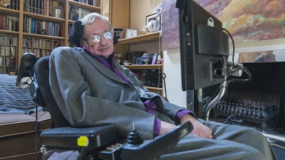Professor Stephen Hawking says he no longer feels welcome in the US. 