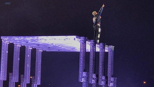 Teens lost their minds as Justin Bieber stepped on stage.