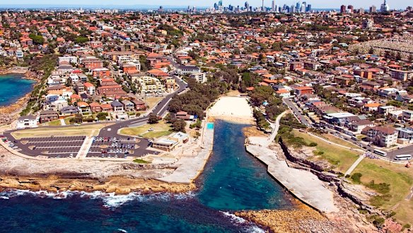 A Clovelly freehold building directly opposite the popular Clovelly Hotel at 338-342 Clovelly Road has sold to a private investor and owner-occupier for $2.92 million at a record breaking yield of 0.5 per cent.