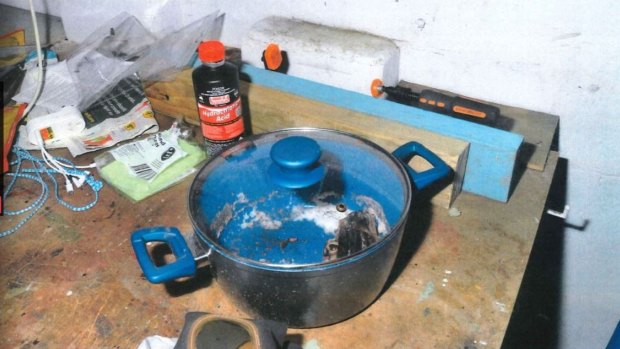 A pot of hydrochloric acid mixed with meat found in the women's garage.