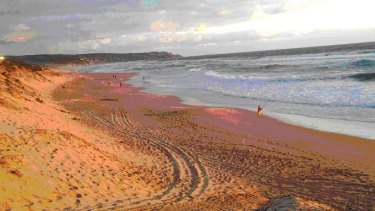 Surf Life Saving Australia describes Gunnamatta beach as "extremely hazardous" due to its high waves and strong rips.