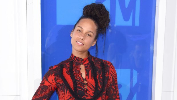 Alicia Keys at the 2016 MTV Video Music Awards, sans makeup. 