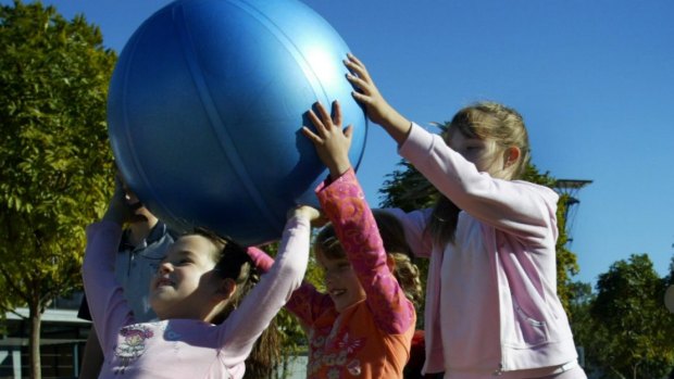 Children take part in physical activities and games at Sydney Olympic park Homebush Bay as part of a school holiday program called Kids in the Park. Wednesday 30 June 2004 SMH News Photograph by JON REID/JHR Story by Brigid Delaney SPECIAL 0000