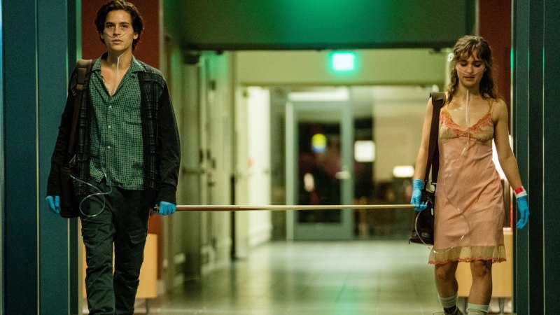 Five Feet Apart Review Teen Cystic Fibrosis Drama Nothing But A Crying Game