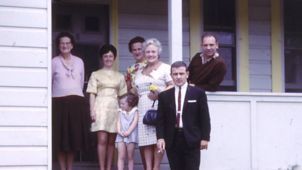 The Pitt and Green families at Greens Avenue, Dundas.