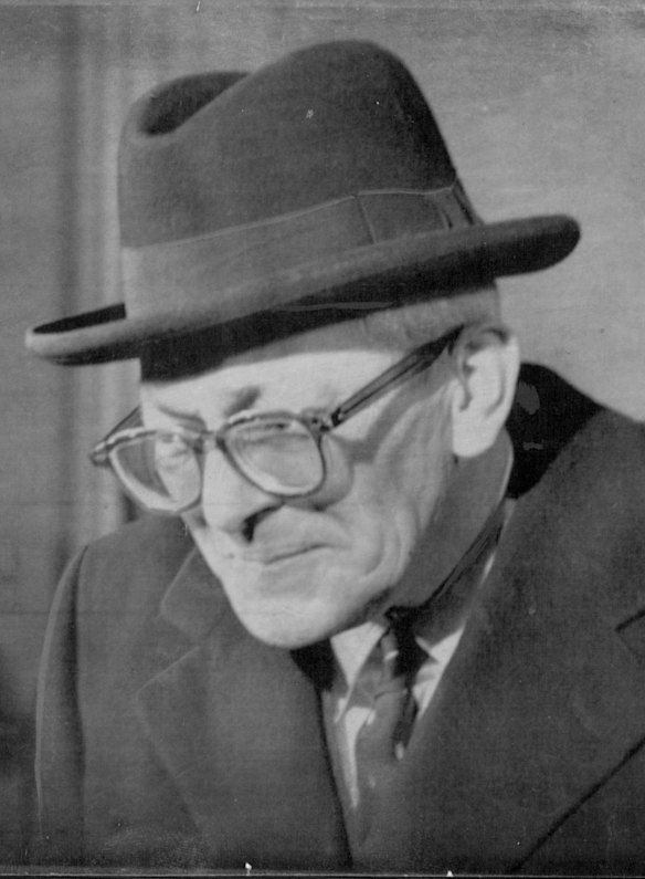 James Angleton, former CIA counter-intelligence chief, brushes past newsmen during the Rockfeller commission into alleged domestic spying by the agency, February 1975.