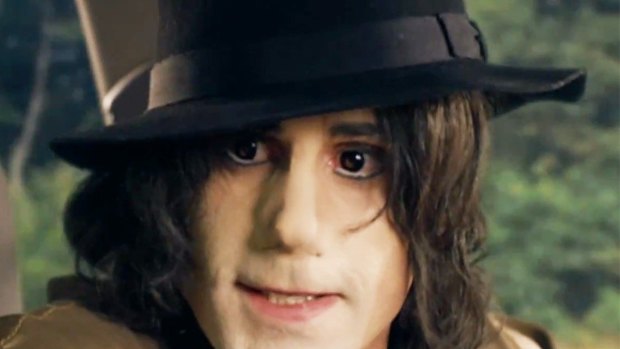 Joseph Fiennes as Michael Jackson in the skit for Urban Myths.