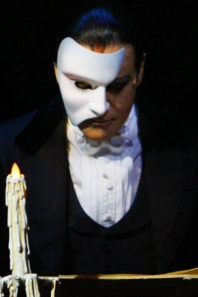 Anthony Warlow in <i>The Phantom of the Opera</i>.