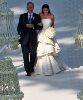 Erica Baxter walks down the aisle for her wedding to James Packer in 2007.