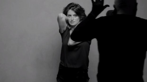 Another behind the scenes image shows Penelope Cruz posing for Lindbergh.