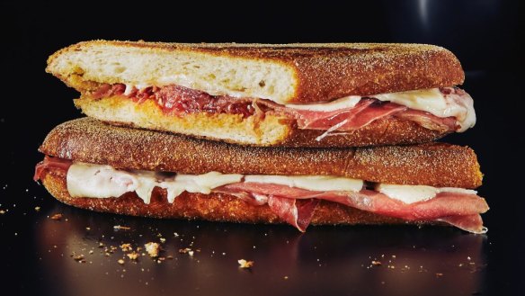 Spanish sandwich: Pan con tomate meets ham, cheese and tomato.