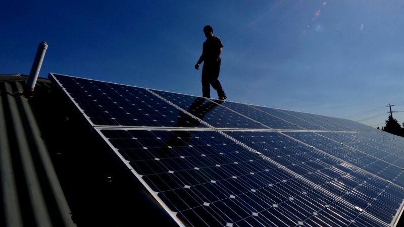 Should Property Investors Buy Solar Panels For Their Tenants