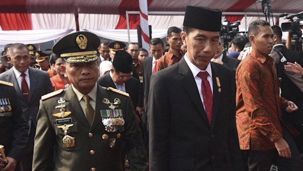 Indonesian President Joko Widodo (right) with military chief General Moeldoko 