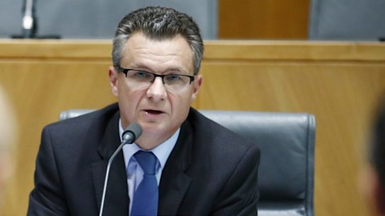 Committee deputy chairman Matt Thistlethwaite puts a question to Ian Narev, Commonwealth Bank of Australia chief executive.