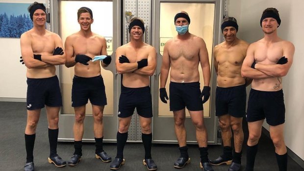 Australia's Peter Handscomb, Tim Paine, David Warner, Australian team staff members Aaron Kellett, Frank Dimasi and Cameron Bancroft about to undergo  cryoptherapy.