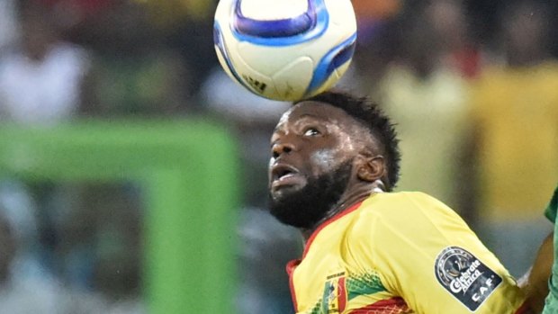 Mali's midfielder Bakary Sako heads the ball. 