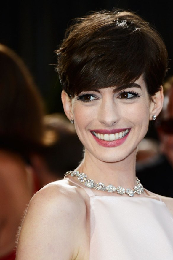 does anne hathaway smoke cigarettes Anne Hathaway, on how she managed to quit smoking