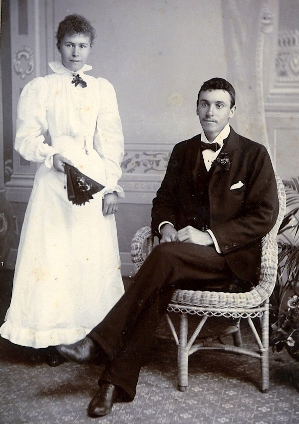 Ernest and Minnie Pascoe, of Chinchilla in Queensland. Ernest was wounded at Polygon Wood on the same day his brother, John May Pascoe, was killed in the same fight.