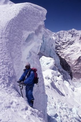 Climbing Everest can now be done by swapping an oxygen mask for a VR headset.