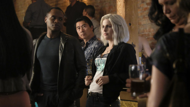 Pictured (L-R): Malcolm Goodwin as Clive and Rose McIver as Liv in iZombie, season 4.