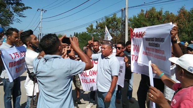 Tourism operators on the island of Flores protest the government-imposed entry fee hike to Komodo National Park.