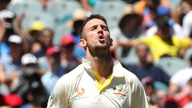 Sections of the parochial Melbourne crowd gave Mitchell Marsh a less than welcoming reception with a chorus of boos ringing out across the MCG on Wednesday. 