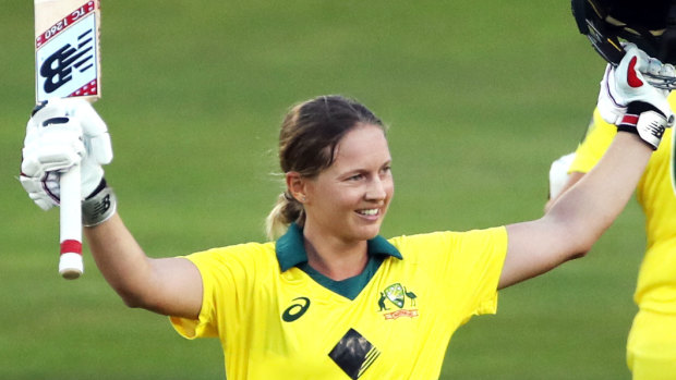 Alyssa Healy says Meg Lanning has an "aura" about her that intimidates opposition teams.