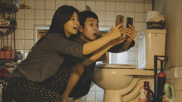 Searching for free Wi-Fi: Park So-dam and Choi Woo-shik in Parasite. 