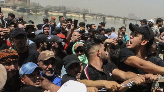 Massive wave of Iraqi protesters storm into Green Zone, occupy parliament