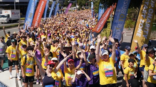 Bridge to Brisbane runners beat the real heat before a cooler week