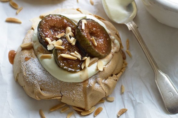 Caramelised fig pavlova.