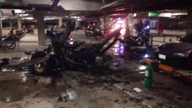 Some 10 people were injured when a car bomb exploded in the basement of a shopping mall in the popular tourist resort of Koh Samui in Thailand overnight.