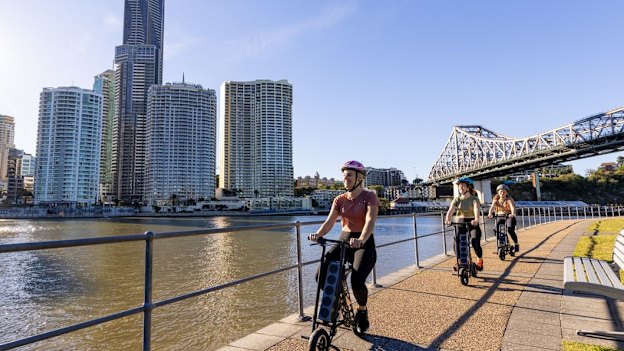 Cyclists by the river at Kangaroo Point.