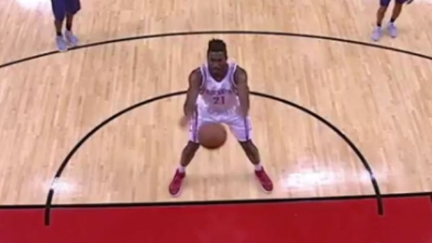 Chinanu Onuaku revives the underhand free throw, or 'granny shot', for the Houston Rockets.