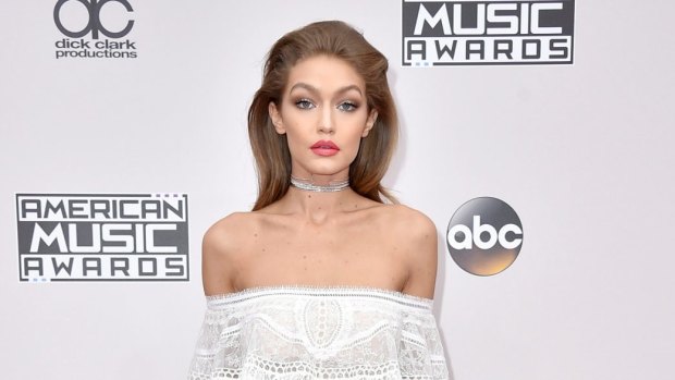 Gigi Hadid recalls the 1980s with her red-carpet look at the 2016 American Music Awards.
