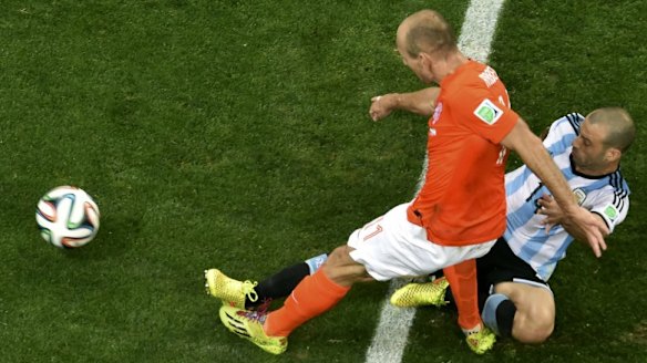 Argentina's Javier Mascherano blocks a shot from Arjen Robben.