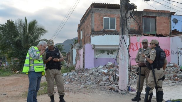 Civil police during the eviction campaign at Vila Autodromo, Barra da Tijuca.