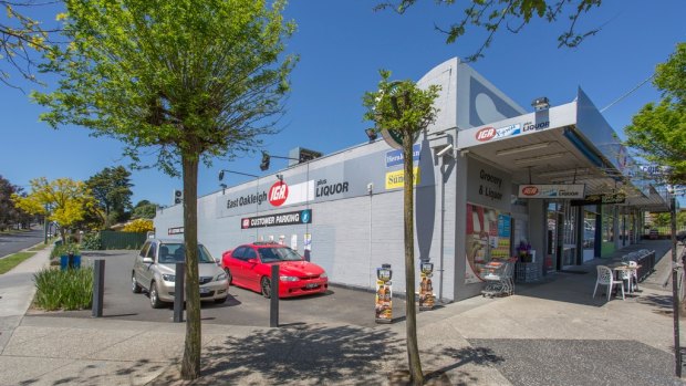 An IGA-leased store at 2 Macrina Street sold on a 2.84 per cent yield under the hammer to a private investor for $905,000.