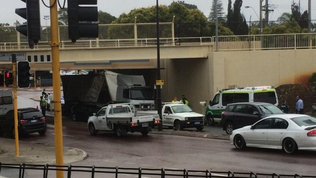 The truck gets stuck under the bridge in Bayswater.