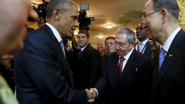 Barack Obama (L) and his Cuban counterpart Raul Castro shake hands as UN Secretary-General Ban Ki-moon (R) looks on.
