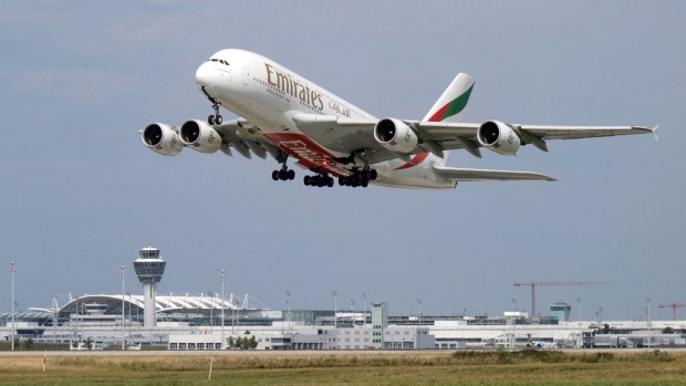 最大的航空公司阿联酋航空是一个受新电子设备的禁令。