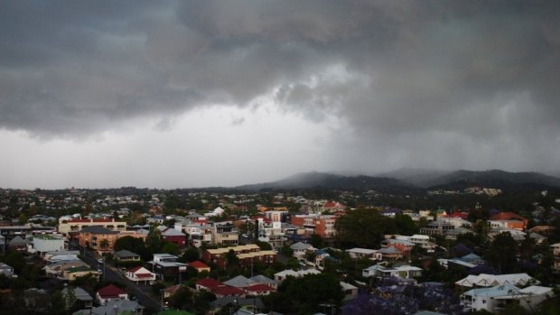 A powerul storm sweeps in over Brisbane.
