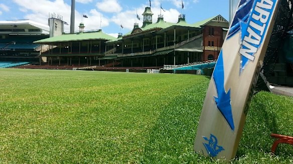 Teammates' emotional farewell to Phillip Hughes in the middle of the SCG