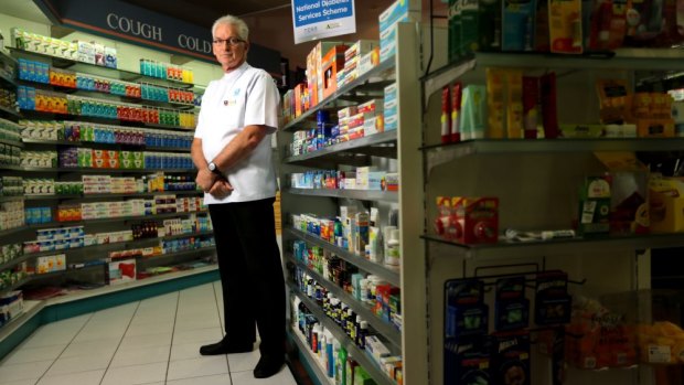 Pharmacists are "struggling" to identify problem codeine users, says Irvine Newton of the Pharmaceutical Society of Australia.