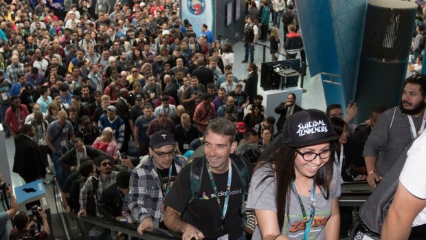 Attendees crowd into the expo halls as doors open on E3 2016.