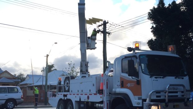 Western Power crews working to restore power to 25,000 homes.