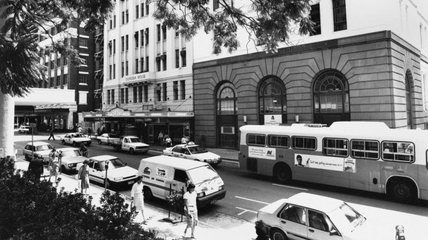 Elizabeth Street looking from the Creek Street area, Brisbane, 1990. Photo: 